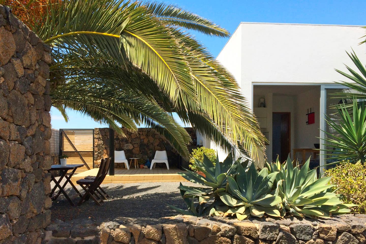 Modern Bungalow with volcano view