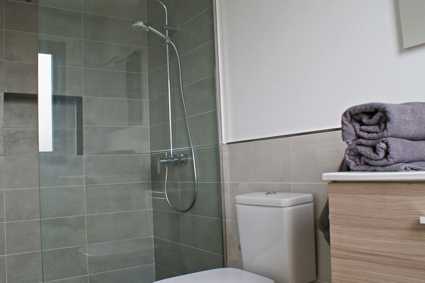 Private shower/Longterm/Decent B&B