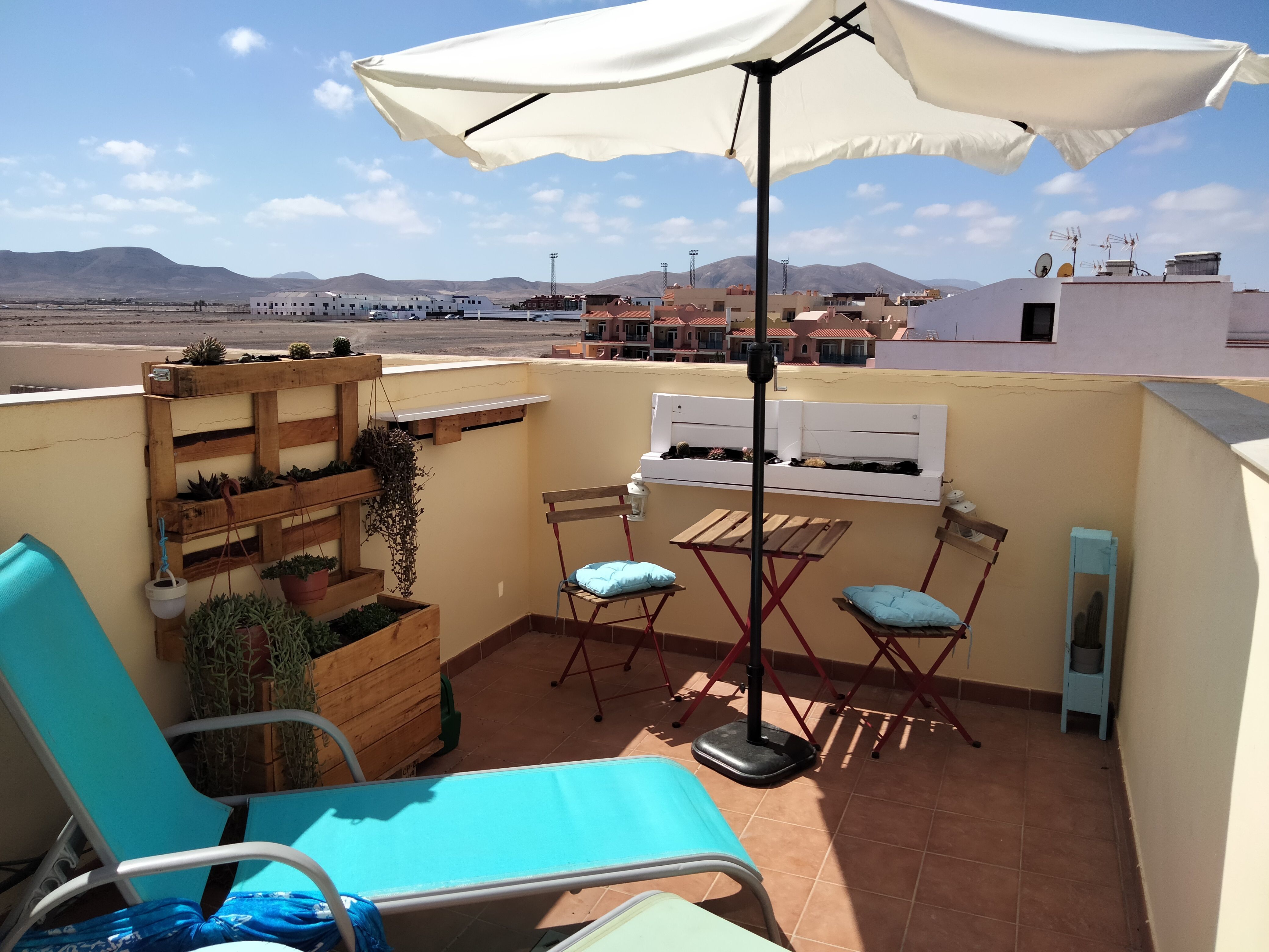 2 bedroom apartment with roof terrace