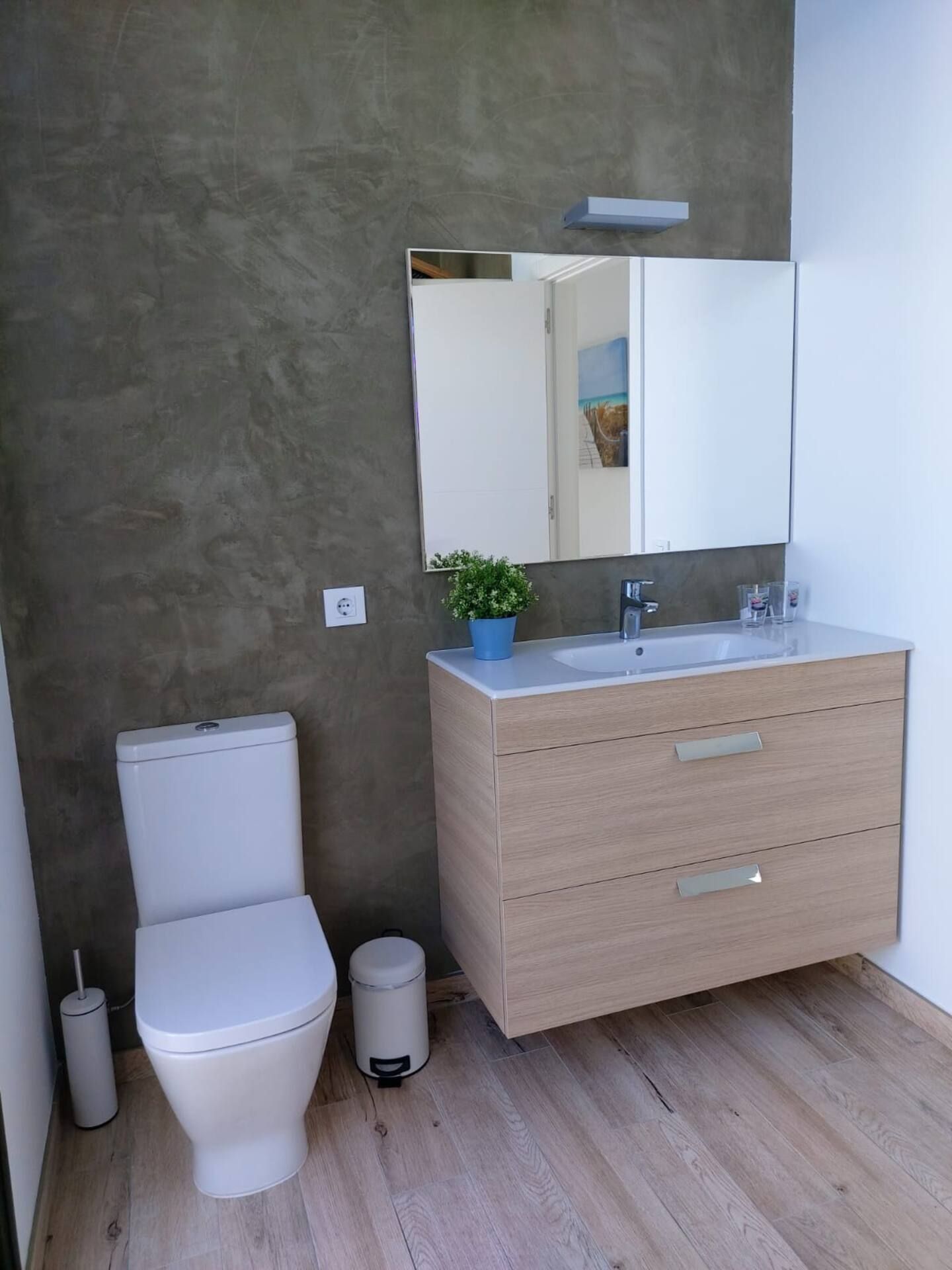 Private shower/Longterm/Decent B&B