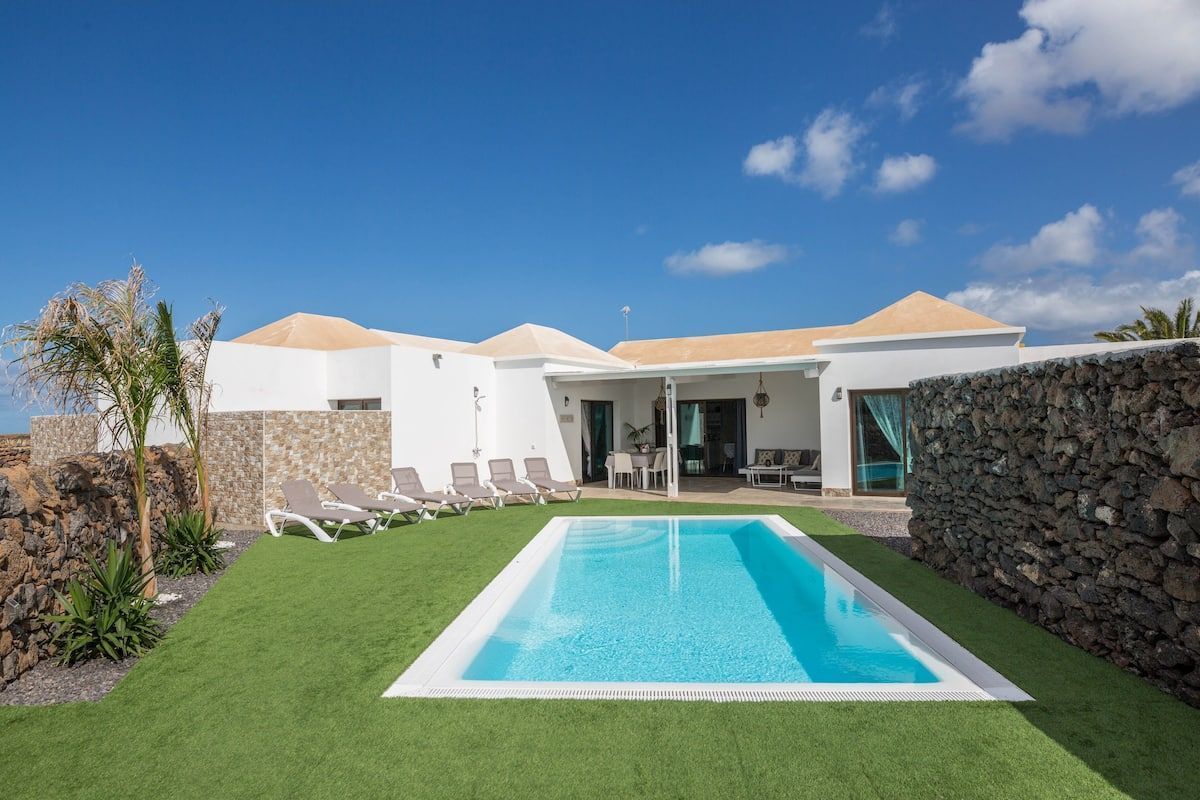 3 bedroom villa with pool